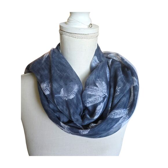 Vintage Eyeful Shawl Scarf Feather Motif Gray Blue White Pattern 70" X 34" - Picture 5 of 11